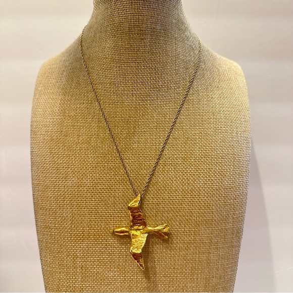 Avon Necklace gold tone chain w/ Sea Gull pendant - Picture 3 of 12